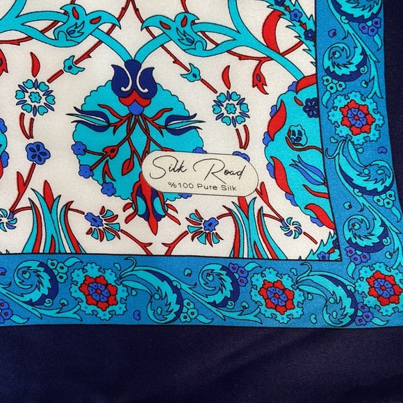 NWT Pure 100% Silk Square Scarf/Hijab Made in Turkey - Picture 5 of 6